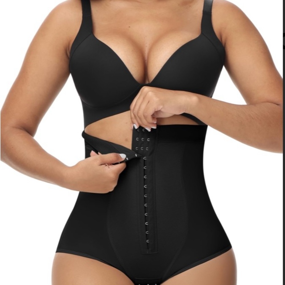 Sleek Black Women's Shapewear Bodysuit